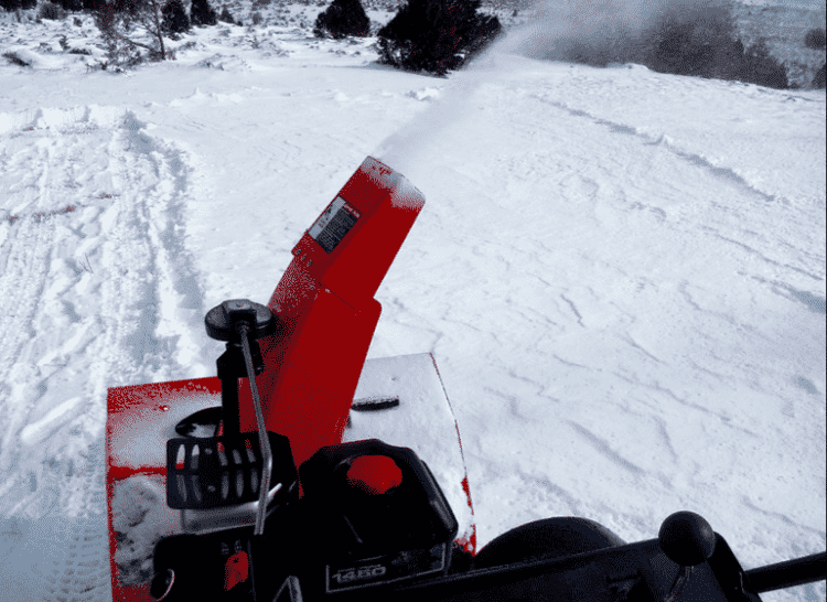 How to mix your snowblower's oil and gas