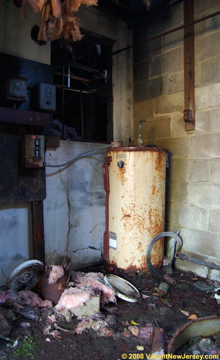 How do water heaters explode