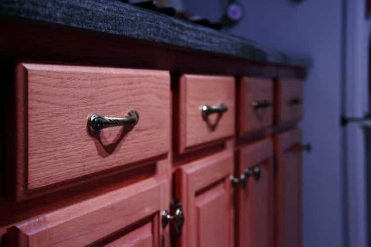 kitchen cabinet knob placement