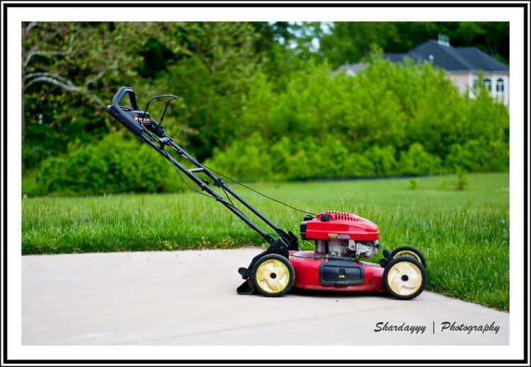 can you use car oil in a lawn mower