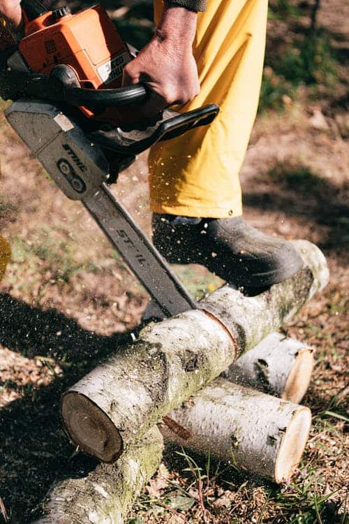how much compression should a chainsaw have