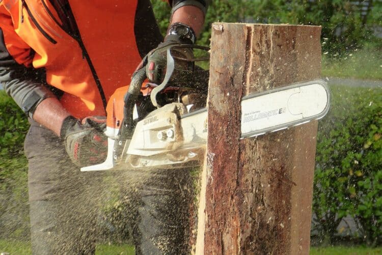 How To Chainsaw Carve