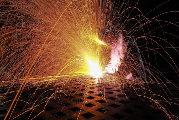 how hot is a welding arc